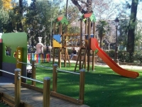 Culmina en los Jardines del Cristina la instalación de juegos infantiles adaptados para niños con discapacidad